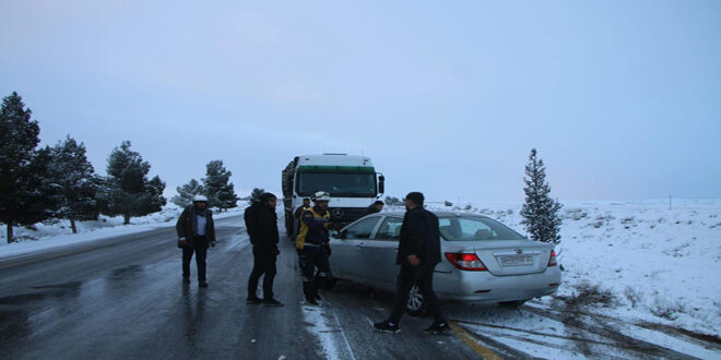 Damascus-Homs Highway passable with difficulty due to snow and ice