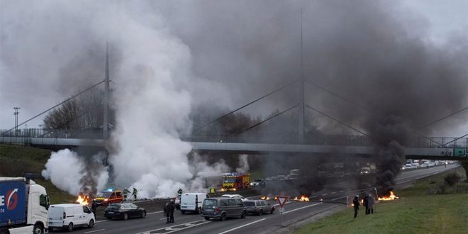 Decenas de detenidos en Francia en otra noche de disturbios