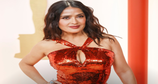 La mexicana Salma Hayek se roba las miradas en los Premios Oscar 2023