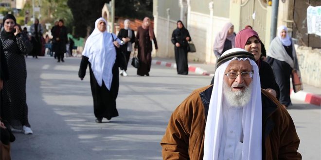 Ocupante israelí impide acceso de fieles palestinos a mezquita Al-Aqsa