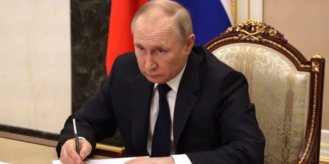 Putin firma la retirada de Rusia del Tratado de las Fuerzas Armadas Convencionales en Europa