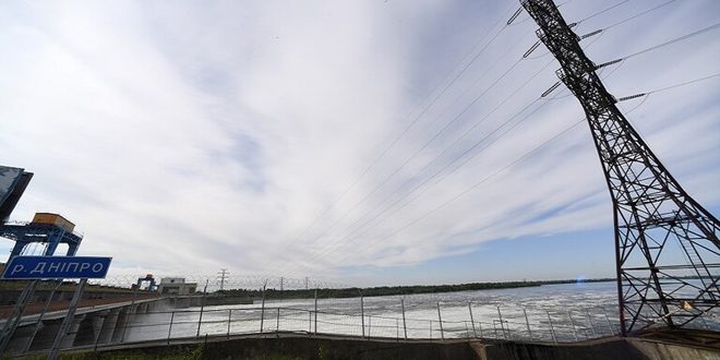 Bombardeo ucraniano destruye parcialmente una central hidroeléctrica y el nivel de agua en el río Dniéper aumenta 2.5 metros