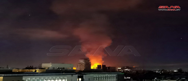 Enorme incendio asola casas antiguas en la capital Damasco