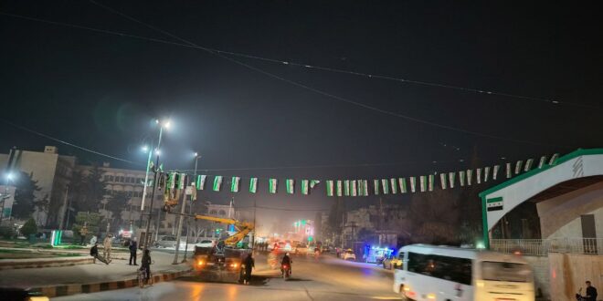 Preparativos en Idlib para celebrar el decimocuarto aniversario de la Revolución Siria.