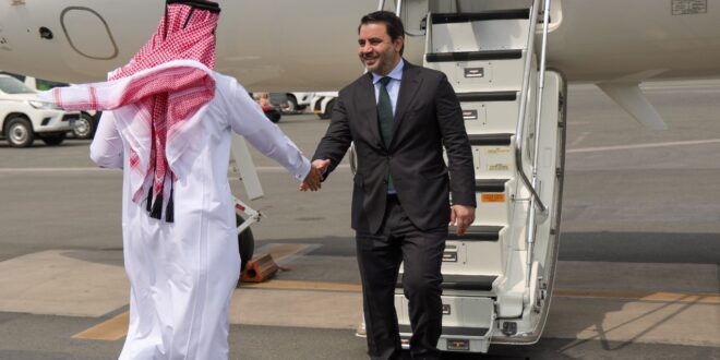 Le ministre des Affaires étrangères et des expatriés, Assaad Al-Chaibani arrive au Doha, pour assister au Qatar Web Summit 2025