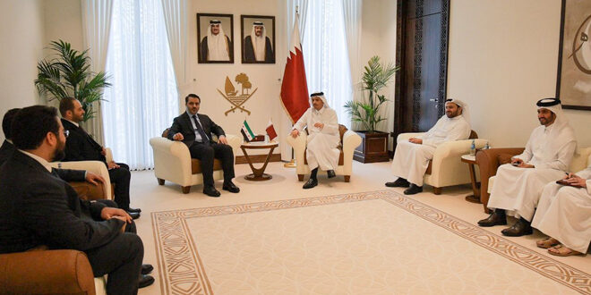 Le ministre Al-Chaibani rencontre le Premier ministre et ministre des Affaires étrangères du Qatar à Doha