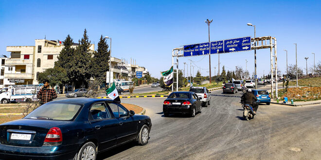 חוגגים 14 שנים למהפכה הסורית המבורכת… מצעד רכבים ברחובות חומס